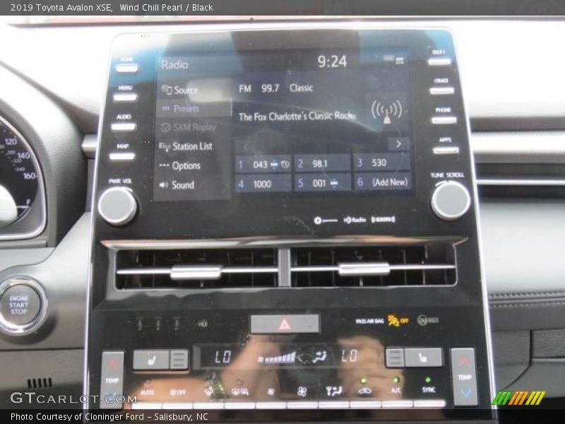 Wind Chill Pearl / Black 2019 Toyota Avalon XSE