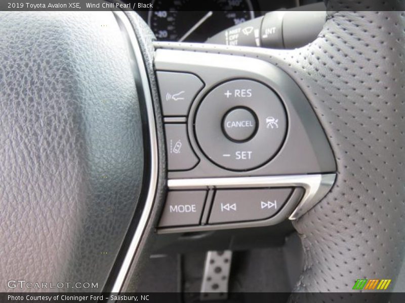 Wind Chill Pearl / Black 2019 Toyota Avalon XSE
