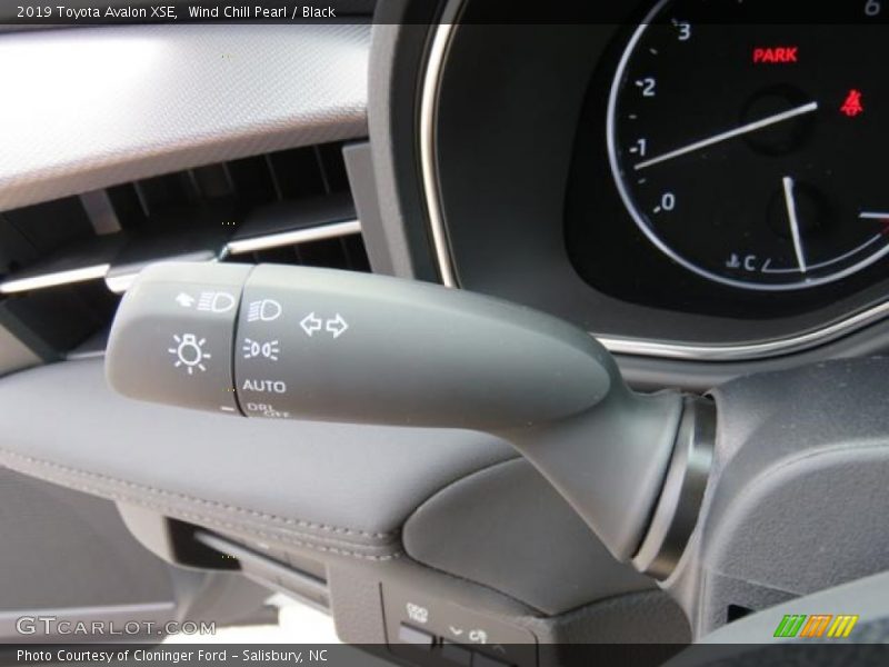 Wind Chill Pearl / Black 2019 Toyota Avalon XSE