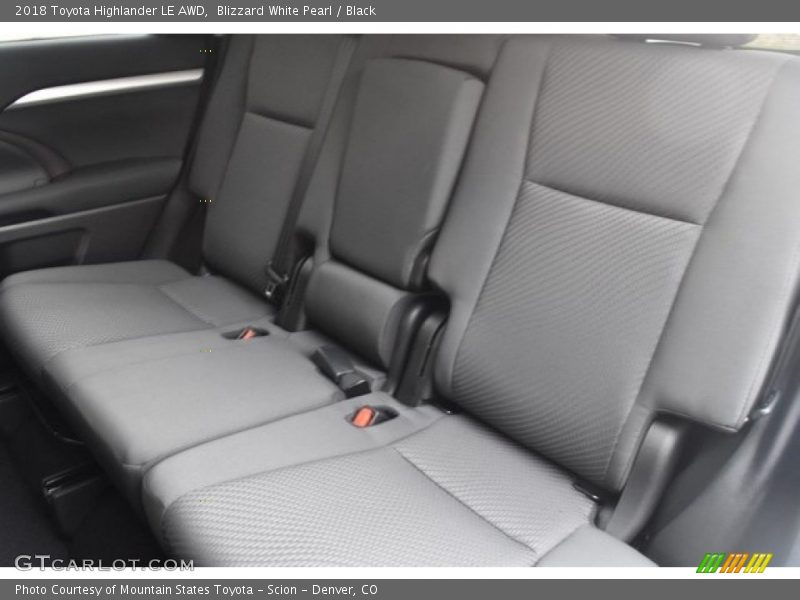 Blizzard White Pearl / Black 2018 Toyota Highlander LE AWD