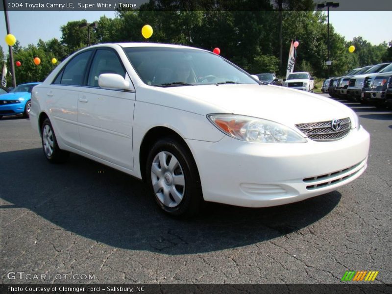 Super White / Taupe 2004 Toyota Camry LE
