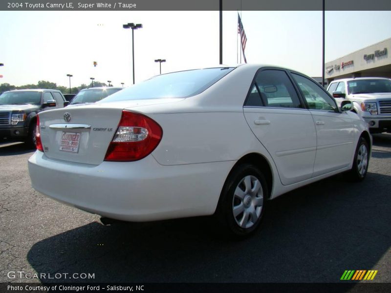 Super White / Taupe 2004 Toyota Camry LE