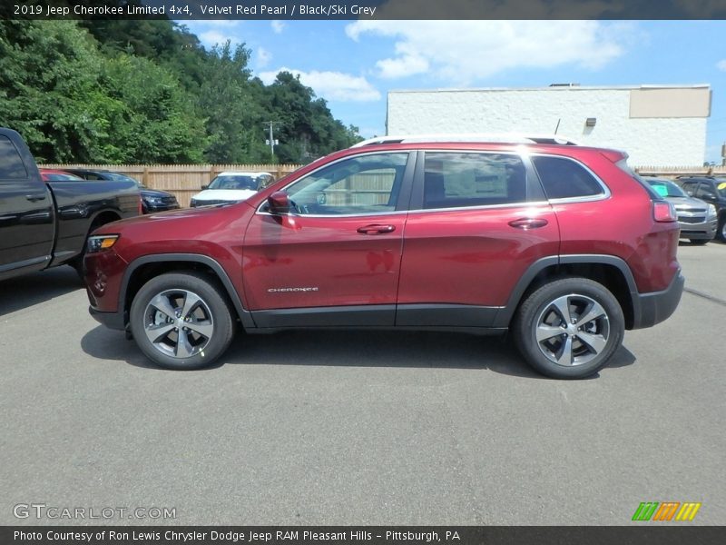 Velvet Red Pearl / Black/Ski Grey 2019 Jeep Cherokee Limited 4x4