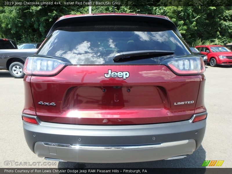 Velvet Red Pearl / Black/Ski Grey 2019 Jeep Cherokee Limited 4x4