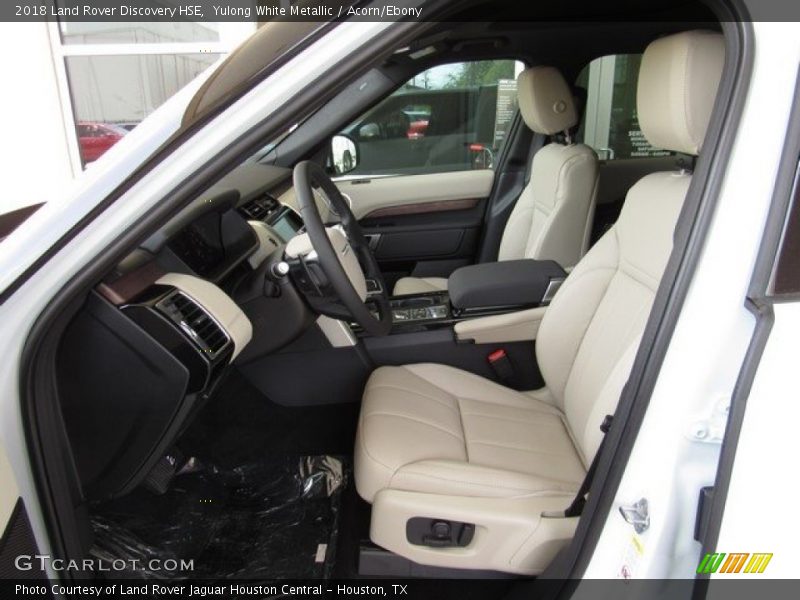 Yulong White Metallic / Acorn/Ebony 2018 Land Rover Discovery HSE