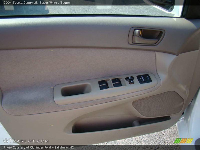 Super White / Taupe 2004 Toyota Camry LE