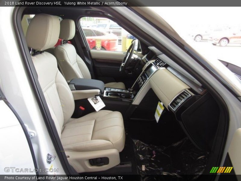 Yulong White Metallic / Acorn/Ebony 2018 Land Rover Discovery HSE