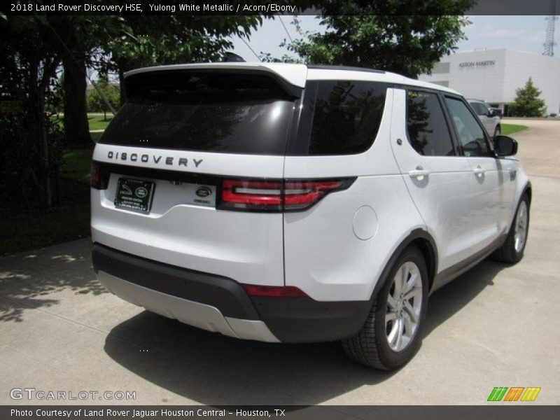 Yulong White Metallic / Acorn/Ebony 2018 Land Rover Discovery HSE