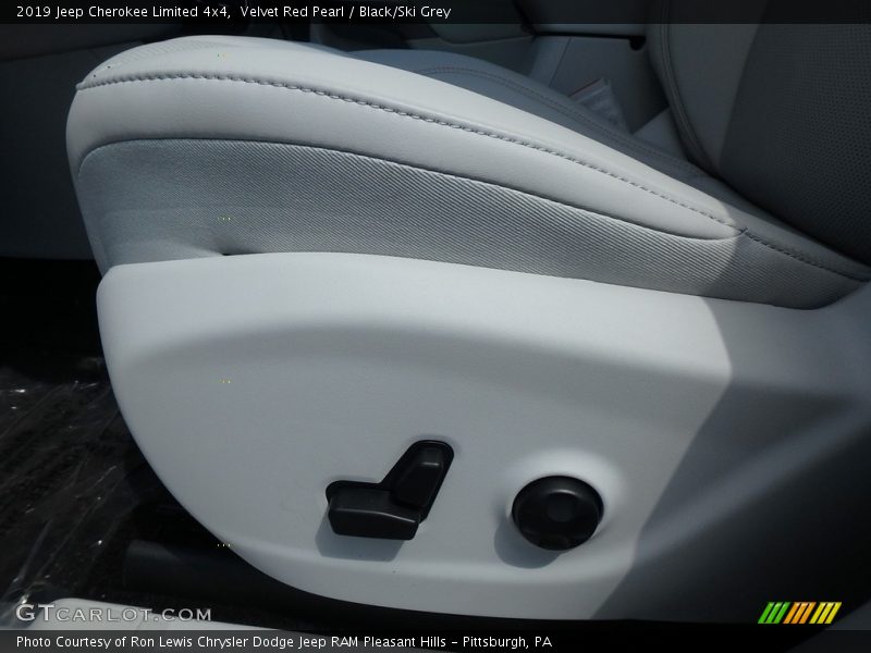 Velvet Red Pearl / Black/Ski Grey 2019 Jeep Cherokee Limited 4x4