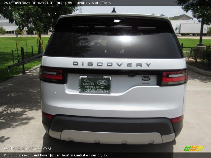 Yulong White Metallic / Acorn/Ebony 2018 Land Rover Discovery HSE