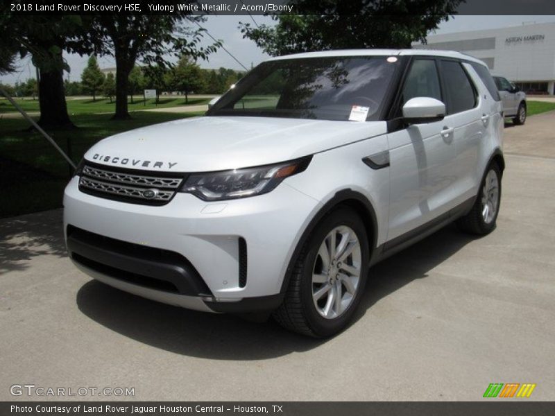 Yulong White Metallic / Acorn/Ebony 2018 Land Rover Discovery HSE