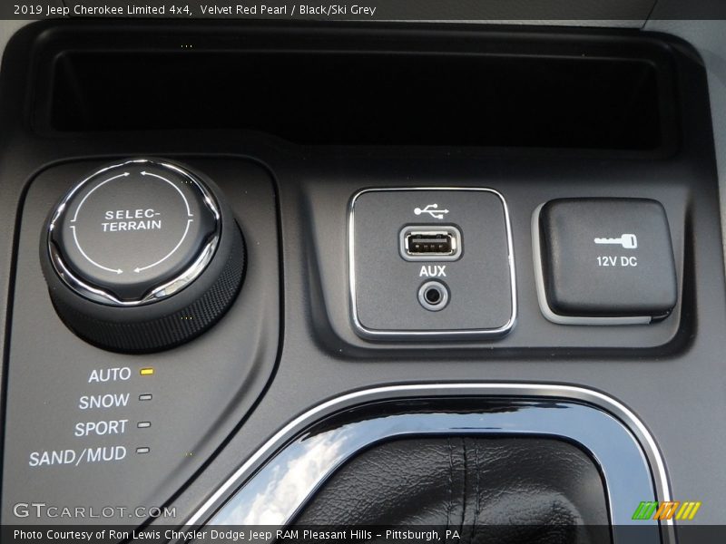 Velvet Red Pearl / Black/Ski Grey 2019 Jeep Cherokee Limited 4x4