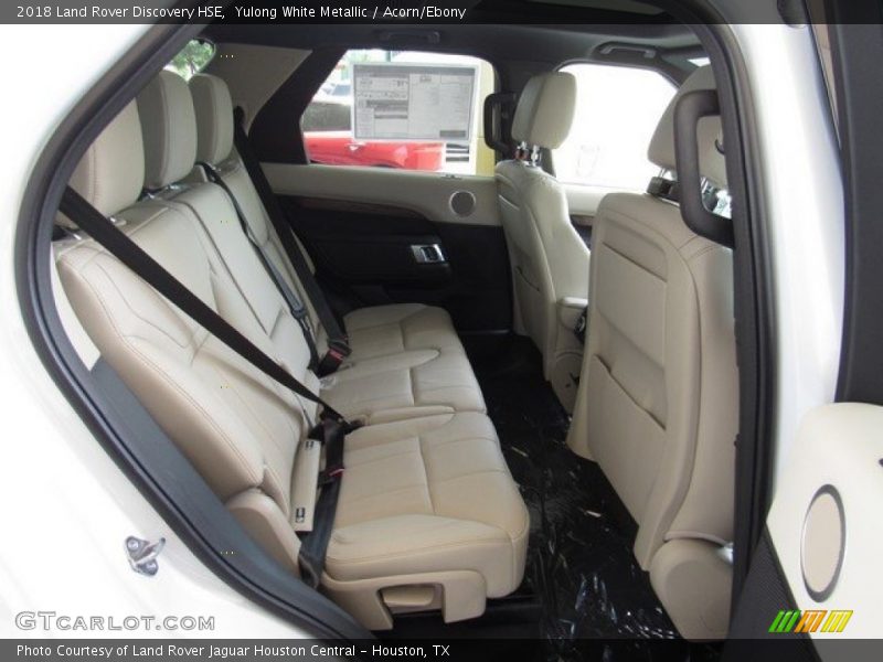 Yulong White Metallic / Acorn/Ebony 2018 Land Rover Discovery HSE