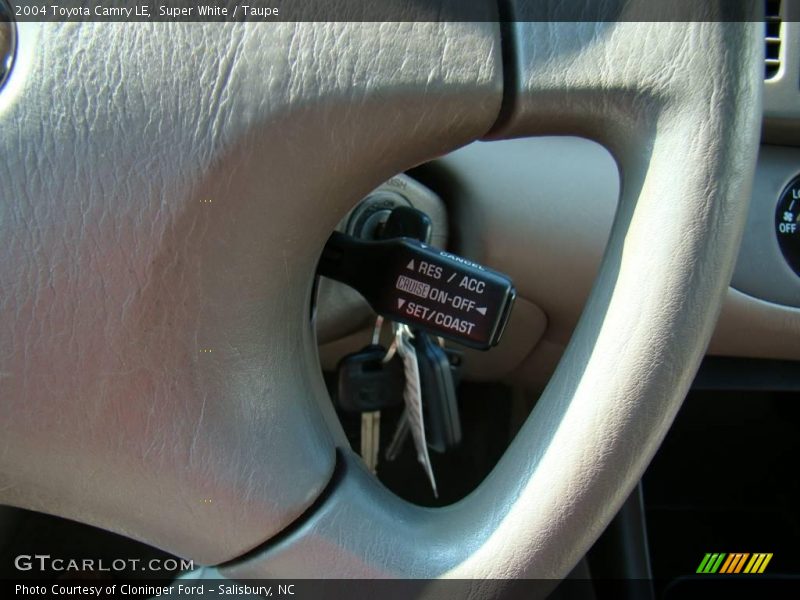 Super White / Taupe 2004 Toyota Camry LE