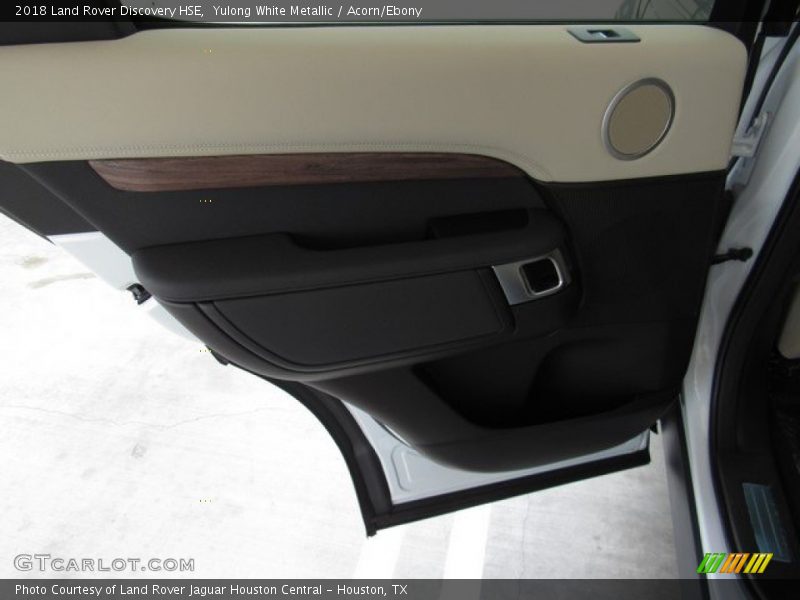 Yulong White Metallic / Acorn/Ebony 2018 Land Rover Discovery HSE