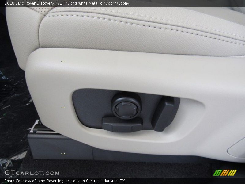 Yulong White Metallic / Acorn/Ebony 2018 Land Rover Discovery HSE