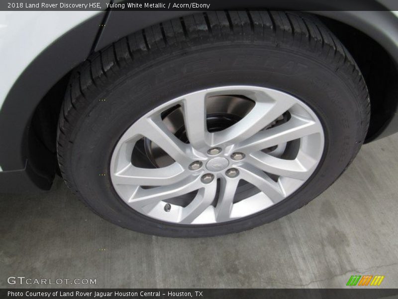 Yulong White Metallic / Acorn/Ebony 2018 Land Rover Discovery HSE