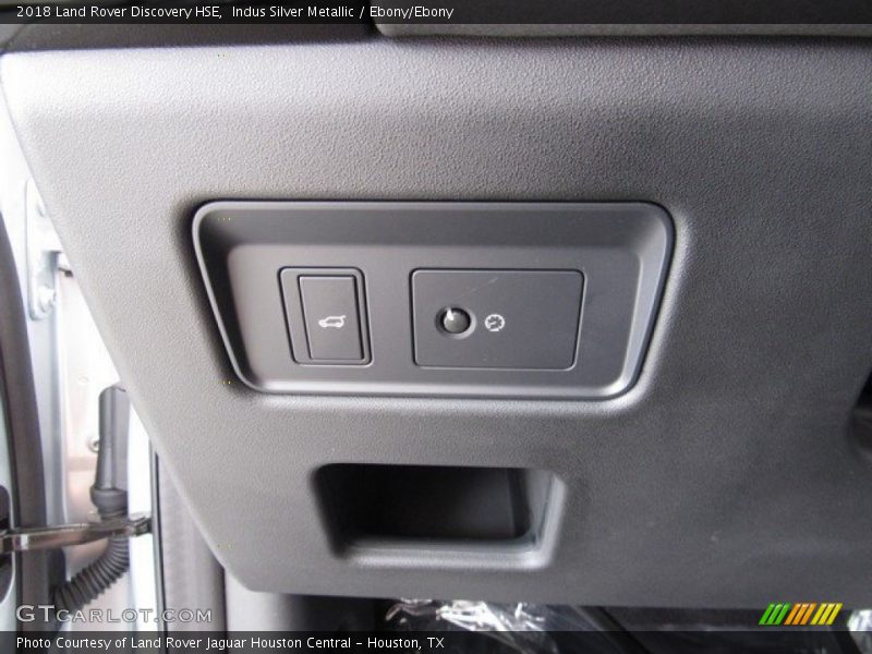 Indus Silver Metallic / Ebony/Ebony 2018 Land Rover Discovery HSE