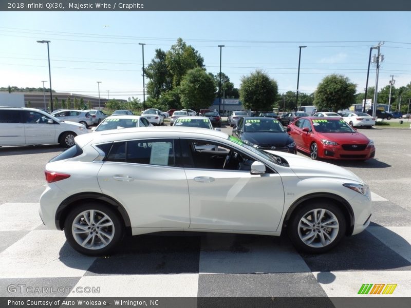 Majestic White / Graphite 2018 Infiniti QX30