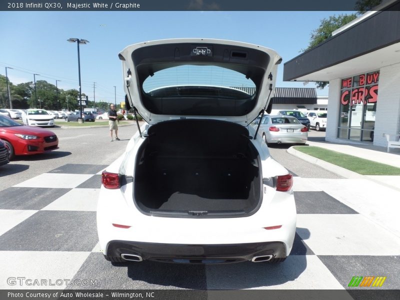 Majestic White / Graphite 2018 Infiniti QX30