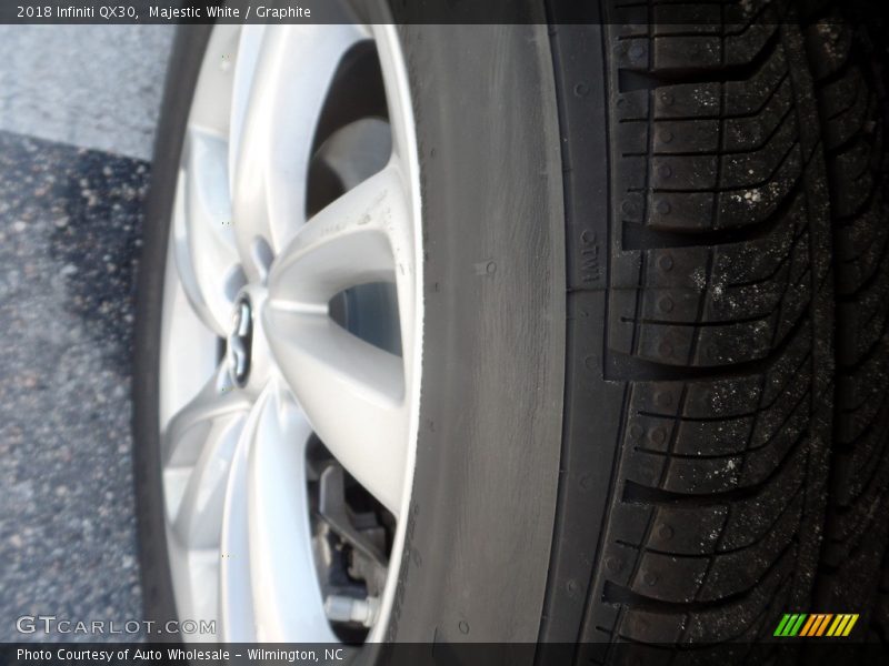 Majestic White / Graphite 2018 Infiniti QX30