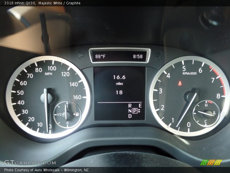 Majestic White / Graphite 2018 Infiniti QX30