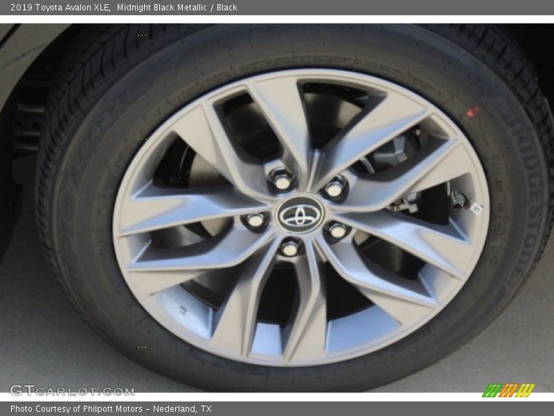 Midnight Black Metallic / Black 2019 Toyota Avalon XLE