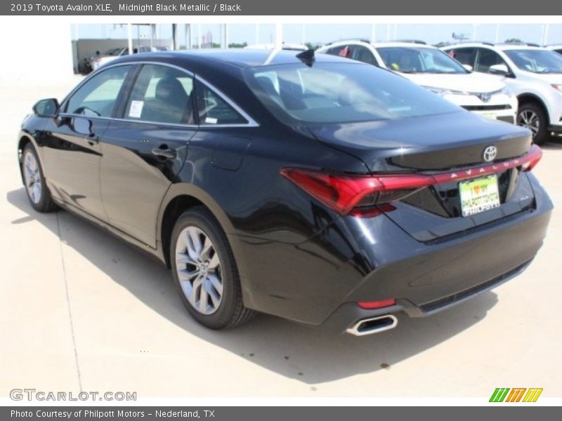 Midnight Black Metallic / Black 2019 Toyota Avalon XLE