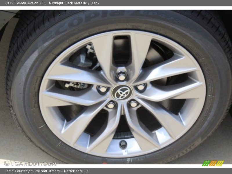 Midnight Black Metallic / Black 2019 Toyota Avalon XLE