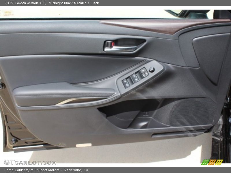 Midnight Black Metallic / Black 2019 Toyota Avalon XLE