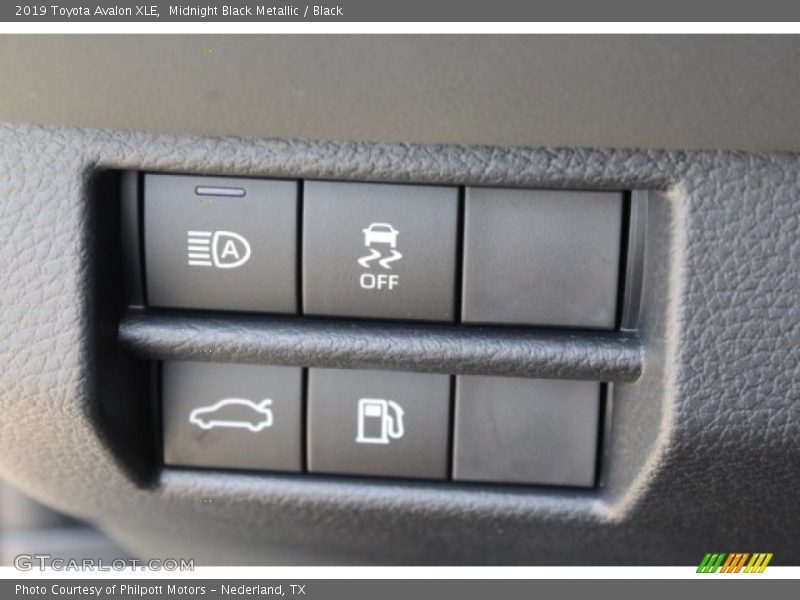 Midnight Black Metallic / Black 2019 Toyota Avalon XLE