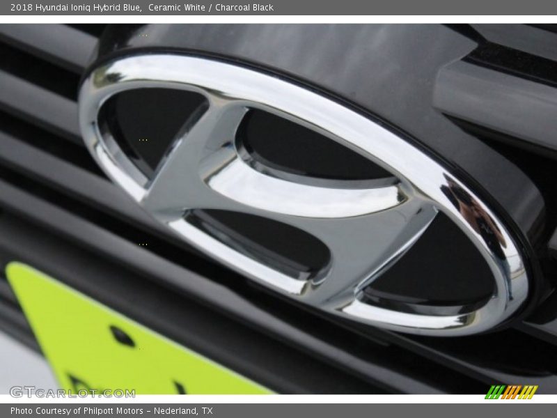 Ceramic White / Charcoal Black 2018 Hyundai Ioniq Hybrid Blue