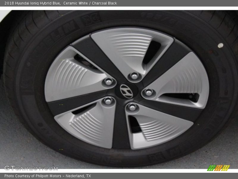 Ceramic White / Charcoal Black 2018 Hyundai Ioniq Hybrid Blue