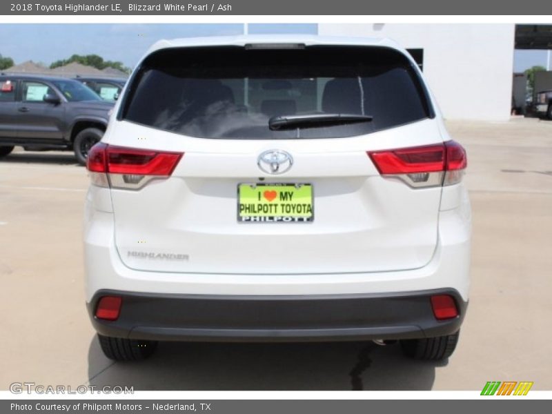 Blizzard White Pearl / Ash 2018 Toyota Highlander LE