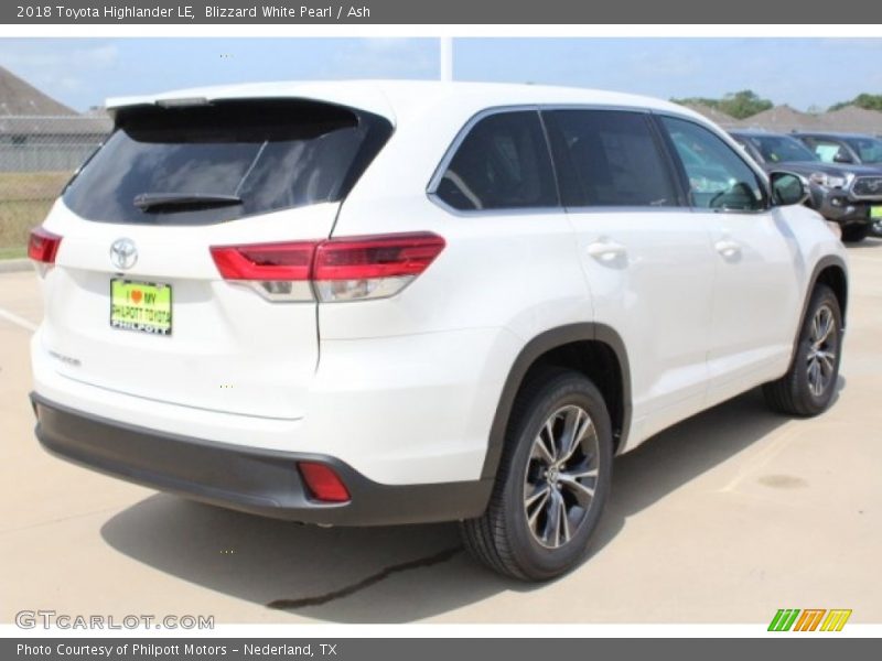 Blizzard White Pearl / Ash 2018 Toyota Highlander LE
