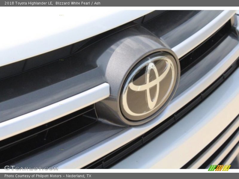 Blizzard White Pearl / Ash 2018 Toyota Highlander LE