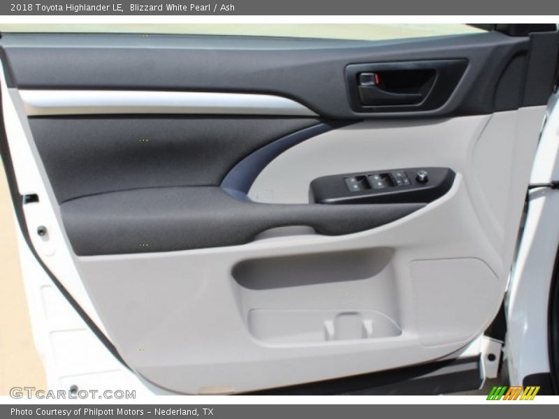Blizzard White Pearl / Ash 2018 Toyota Highlander LE