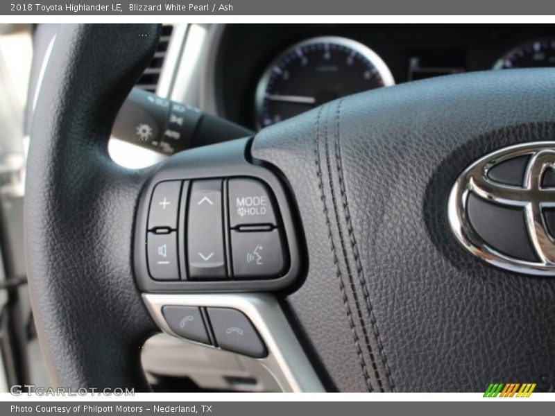 Blizzard White Pearl / Ash 2018 Toyota Highlander LE