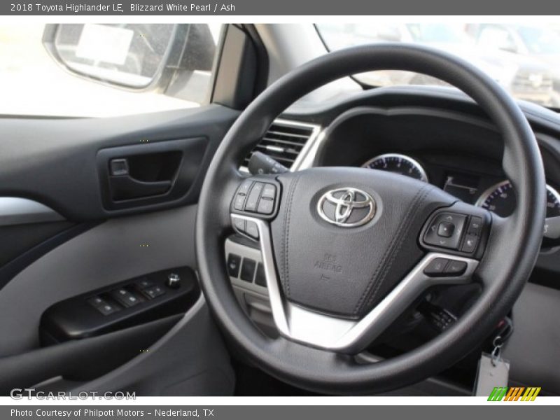 Blizzard White Pearl / Ash 2018 Toyota Highlander LE