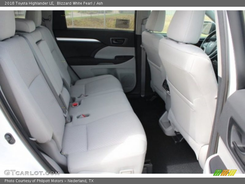 Blizzard White Pearl / Ash 2018 Toyota Highlander LE