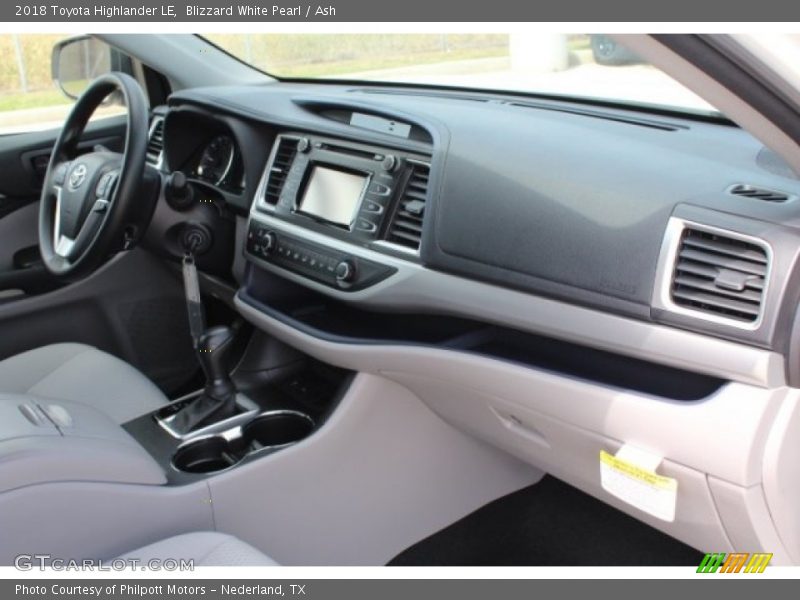 Blizzard White Pearl / Ash 2018 Toyota Highlander LE