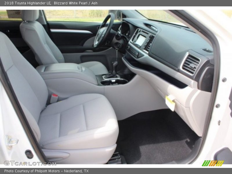 Blizzard White Pearl / Ash 2018 Toyota Highlander LE
