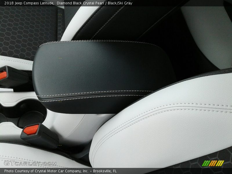 Diamond Black Crystal Pearl / Black/Ski Gray 2018 Jeep Compass Latitude