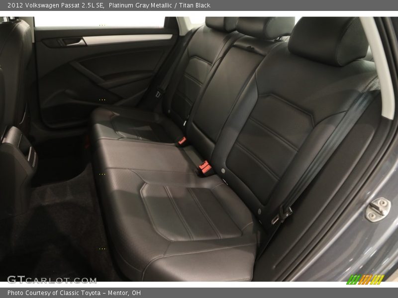 Platinum Gray Metallic / Titan Black 2012 Volkswagen Passat 2.5L SE