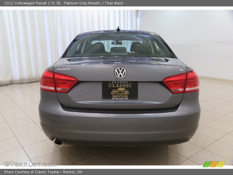 Platinum Gray Metallic / Titan Black 2012 Volkswagen Passat 2.5L SE