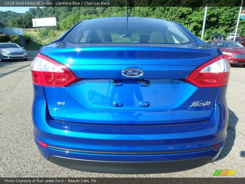 Lightning Blue / Charcoal Black 2018 Ford Fiesta SE Sedan