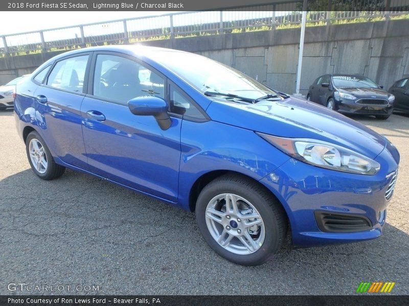 Front 3/4 View of 2018 Fiesta SE Sedan