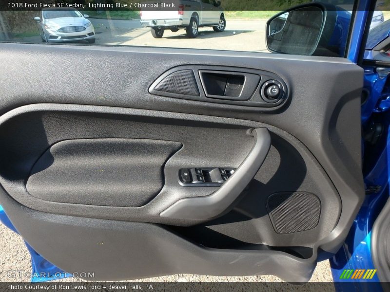 Lightning Blue / Charcoal Black 2018 Ford Fiesta SE Sedan