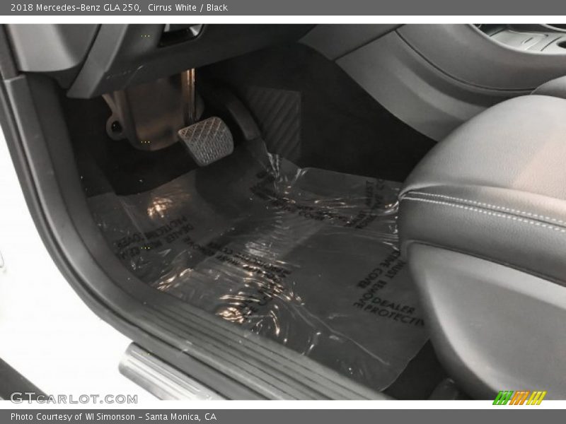 Cirrus White / Black 2018 Mercedes-Benz GLA 250