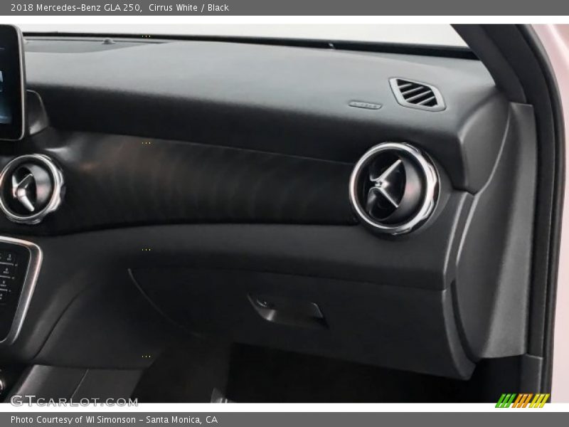 Cirrus White / Black 2018 Mercedes-Benz GLA 250